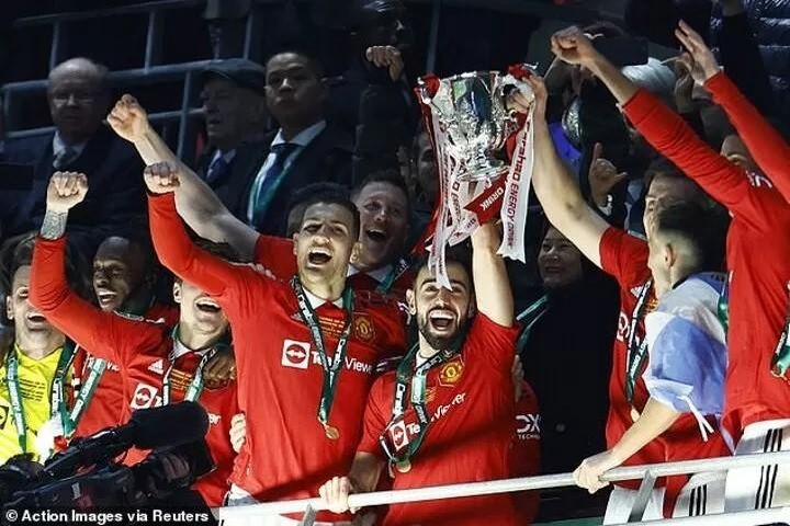 Erik Ten Hag và Bruno Fernandes: Đây chỉ mới là danh hiệu đầu tiên
