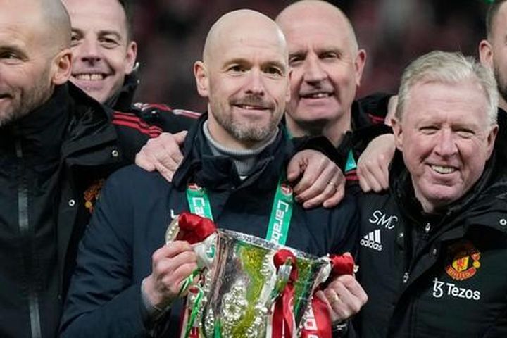 Vì sao HLV Ten Hag không cho cầu thủ MU ăn mừng sau chức vô địch Carabao Cup?