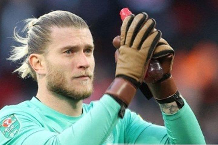 'Thánh Karius' bị chế nhạo ở trận thua MU chỉ vì đôi găng tay