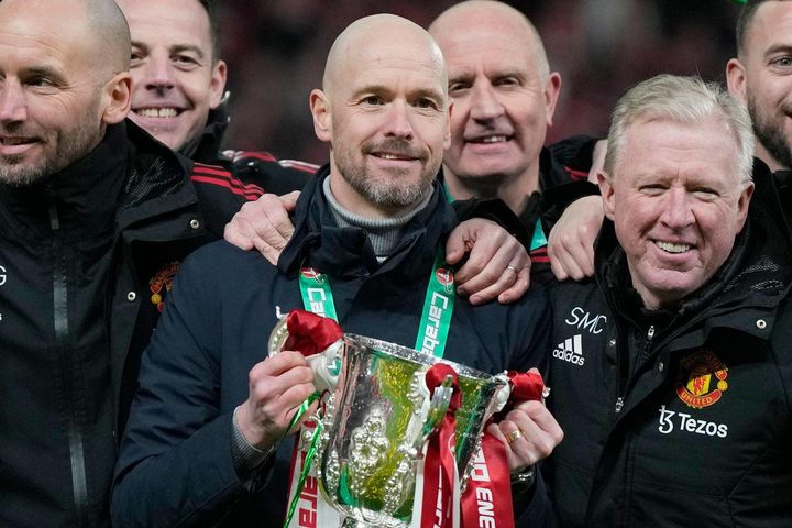 Man Utd vô địch: HLV Erik ten Hag cấm cầu thủ ăn mừng quá 24 giờ