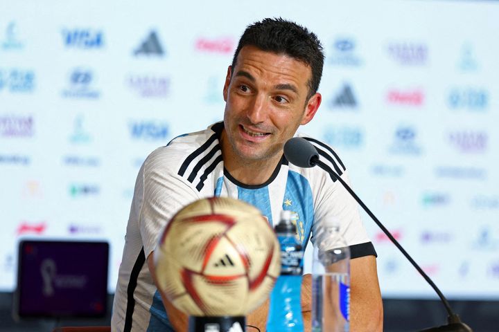 HLV Scaloni ký thêm 3 năm với tuyển Argentina