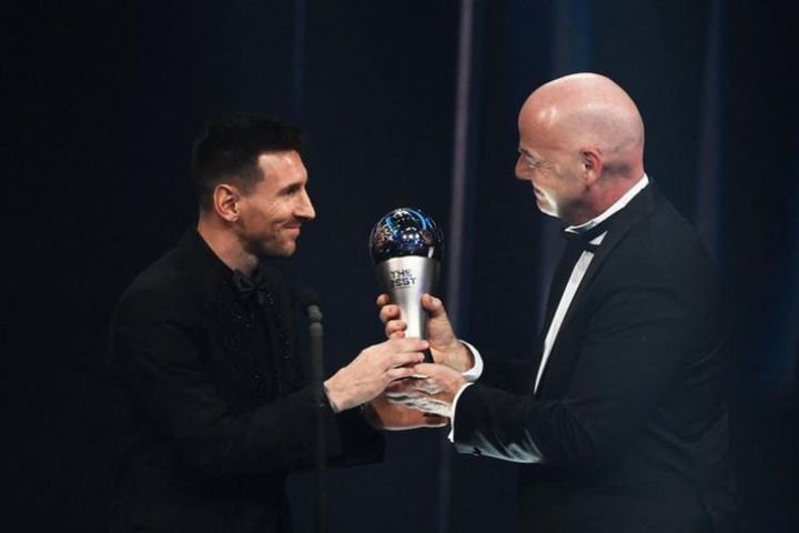 Messi giành FIFA The Best 2022: Lập kỷ lục mới, chính thức vượt Ronaldo