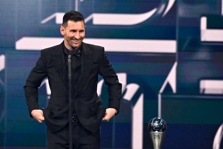 Messi 'trốn con' dẫn vợ đi nhận giải The Best: Phát biểu xúc động, cái kết bất ngờ