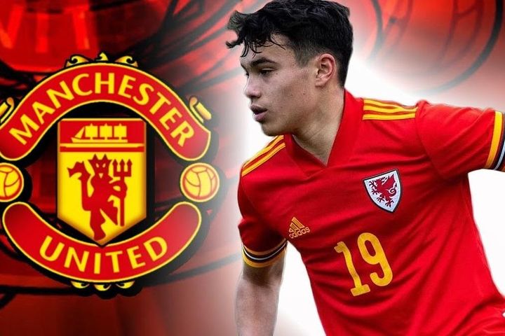 Thần đồng 16 tuổi chính thức chuyển đến Man United
