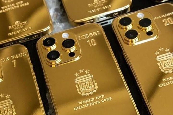 Messi tặng 35 iPhone mạ vàng cho nhân viên và đồng đội