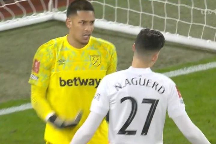 Huyền thoại MU: 'Cầu thủ West Ham cư xử như ở quán cà phê'