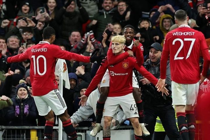 Man.United ngược dòng vào tứ kết FA Cup, Tottenham bị loại sốc