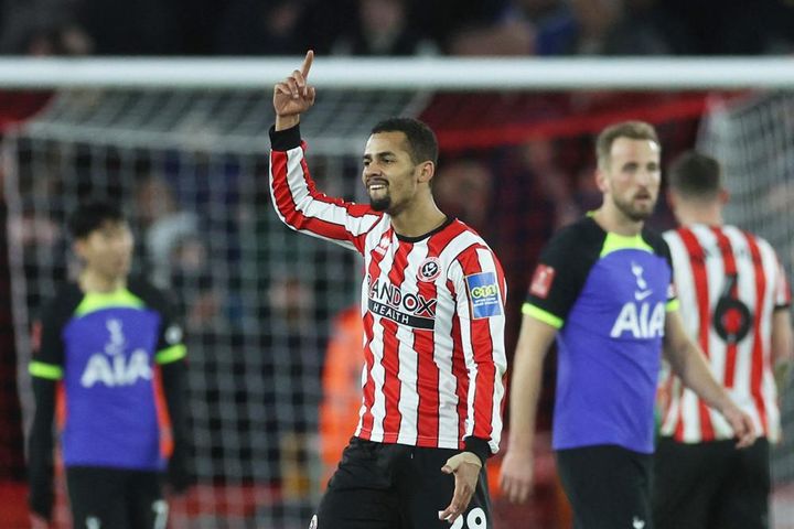 Tottenham bị hất cẳng khỏi FA Cup