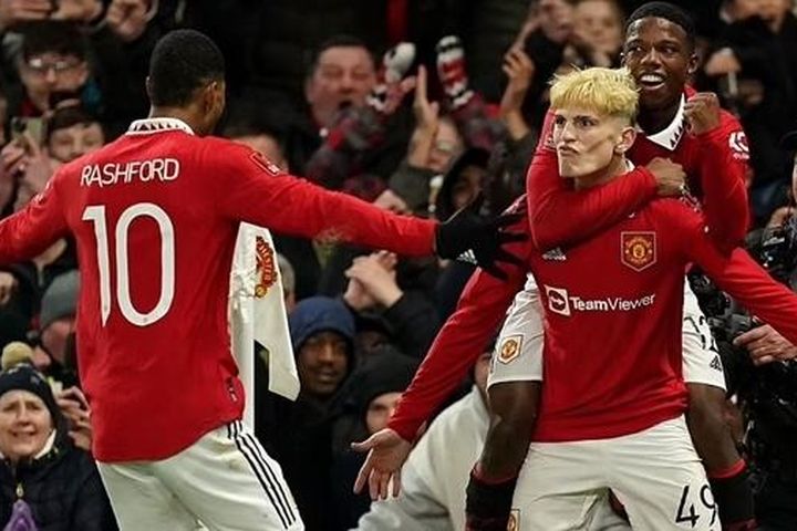 Lội ngược dòng ngoạn mục, Man Utd vào tứ kết Cup FA