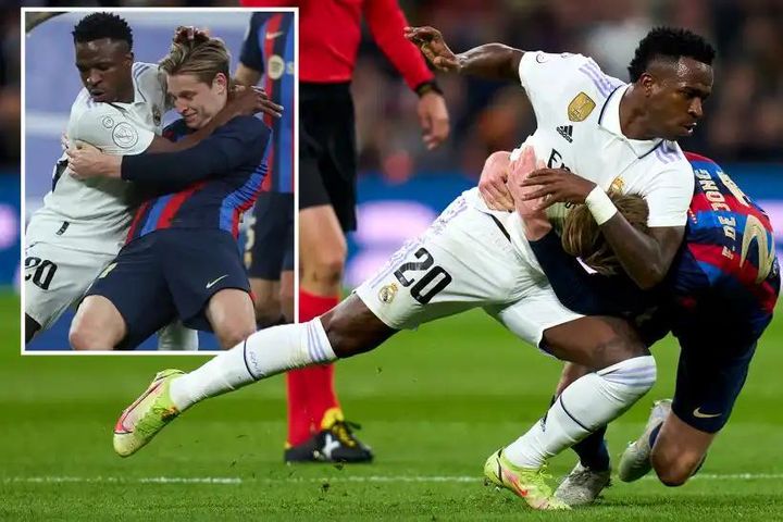 Real Madrid chạm cột mốc tệ hiếm thấy ở trận thua Barca