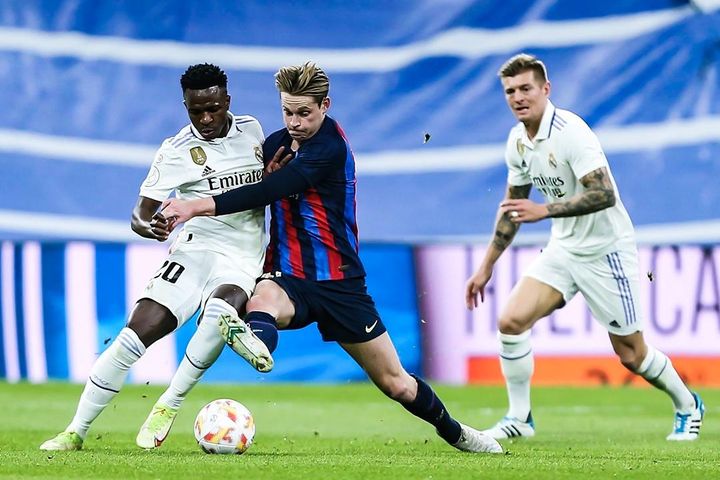 Pha đi bóng ấn tượng của Frenkie de Jong trước Real