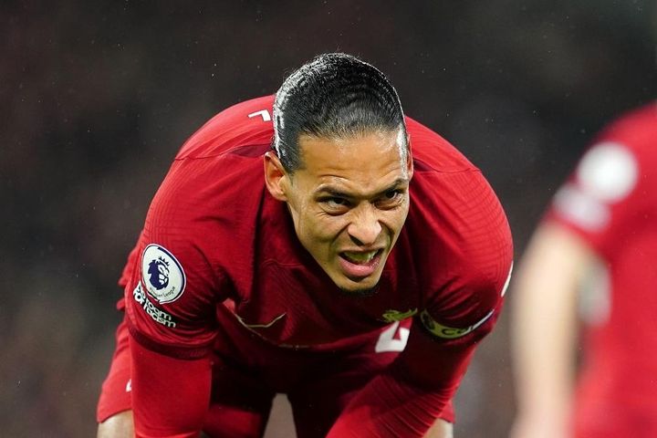 Van Dijk: 'Tôi không phải là robot'