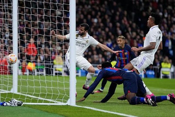 Real Madrid phản lưới nhà, Barca thắng 'siêu kinh điển' ở Cúp Nhà vua