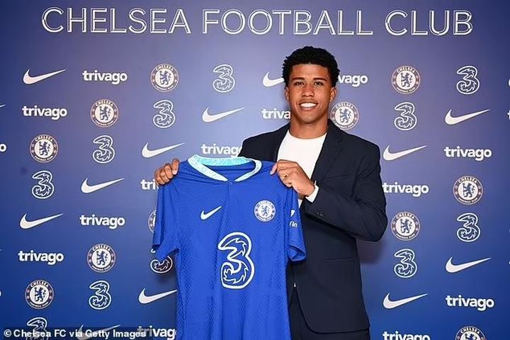Sao trẻ Brazil không thể gia nhập Chelsea