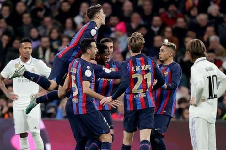 Barca khiến Real Madrid đứt mạch bất bại một cách khó tin