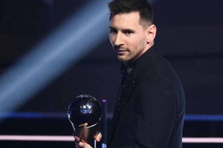 Chưa về Argentina chơi bóng, Messi đã bị mafia xả súng dằn mặt