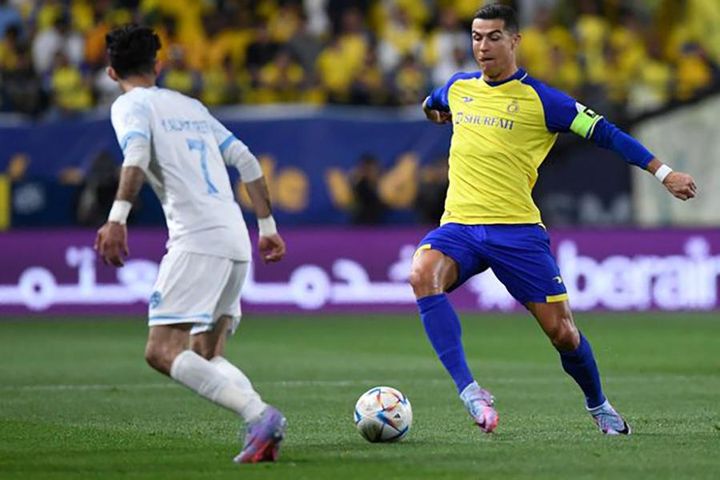 Ghi 3 bàn ở phút bù giờ, đội của Ronaldo ngược dòng khó tin