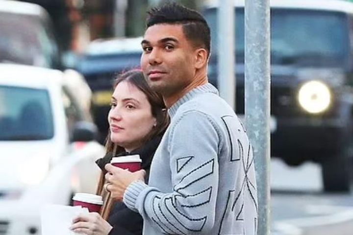 Casemiro đi uống cafe trước thềm đại chiến Liverpool