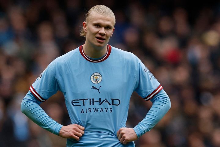 Man City thu hẹp khoảng cách với Arsenal xuống còn 2 điểm