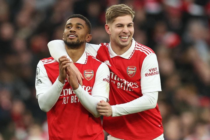 Siêu phẩm phút 90+7 giúp Arsenal thắng ngược 3-2