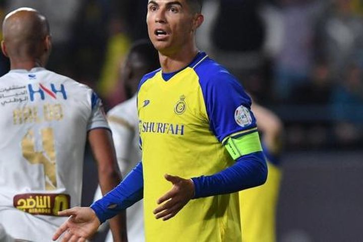 Ronaldo hụt bàn không tưởng, Al Nassr ngược dòng 14 phút bù giờ