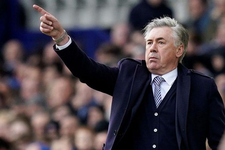Thua Barca ngay trên sân nhà, HLV Ancelotti bị BLĐ Real 'sờ gáy'