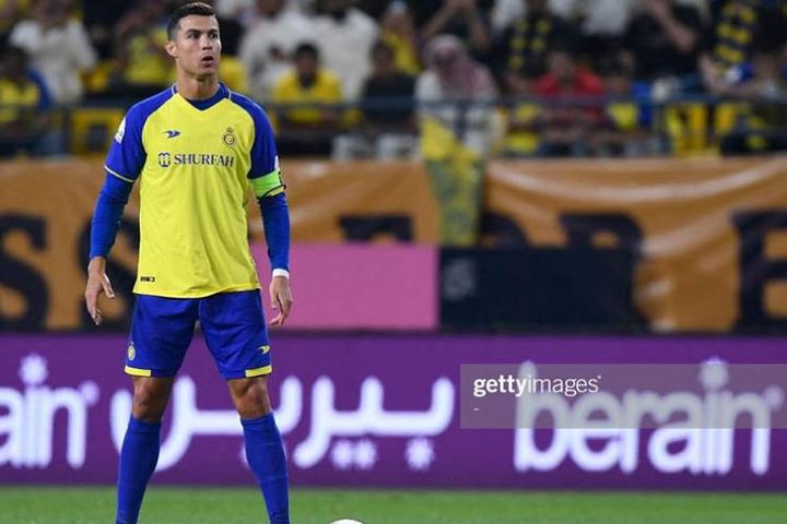 Ronaldo im tiếng ngày Al Nassr thắng ngược: Đá phạt thảm hại, bỏ lỡ không tưởng