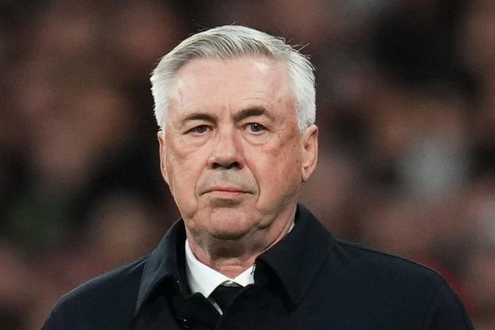 BLĐ Real Madrid tức giận với HLV Ancelotti sau trận thua Barca