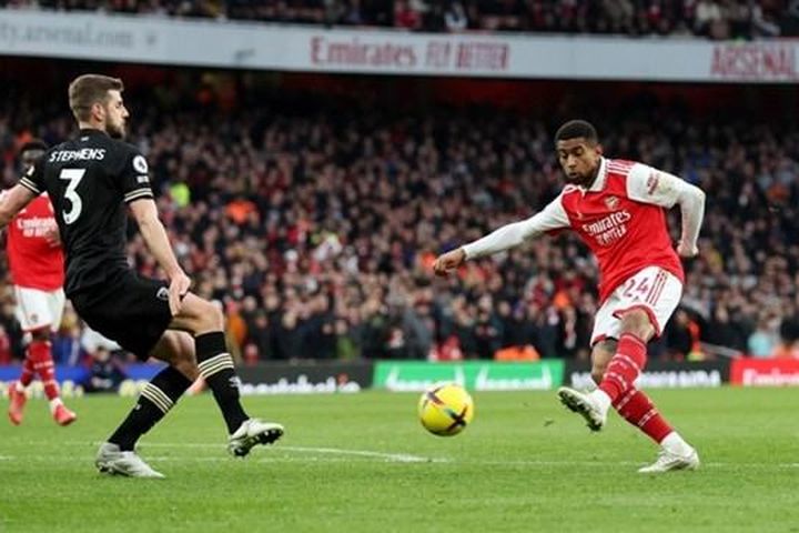Arsenal thắng ngược Bournemouth ở phút bù giờ