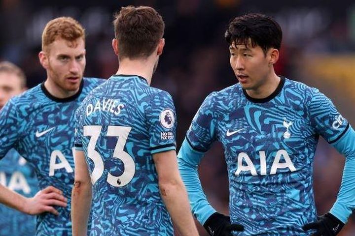 Tottenham hụt hơi trong cuộc đua với Man United