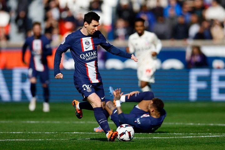 Messi bỏ xa Ronaldo