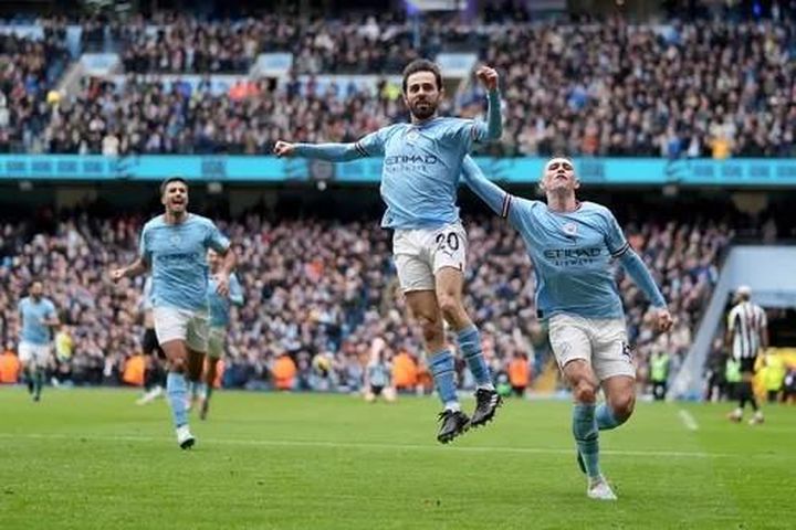 Phil Foden và Bernardio Silva giúp Man City hạ gục Chích chòe