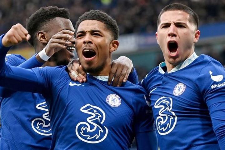 Chelsea thắng nhờ một trung vệ, HLV Potter nhẹ nhõm