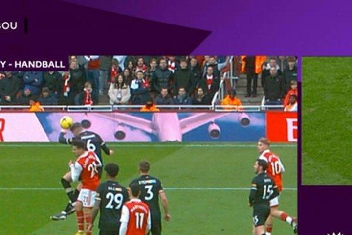 Vì sao VAR không cho Arsenal hưởng phạt đền?