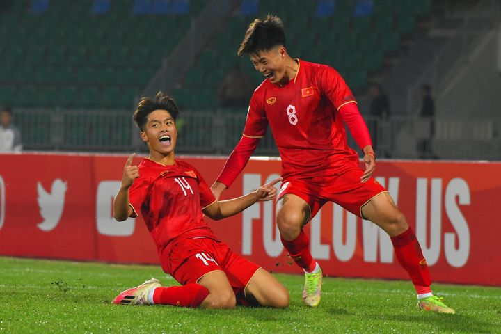 U20 Việt Nam rộng cửa vào tứ kết giải châu Á; Arsenal ngược dòng khó tin ở Ngoại hạng Anh