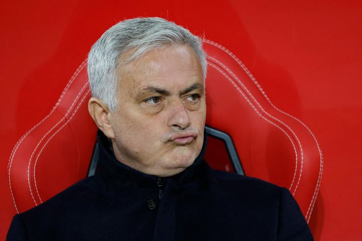 Pogba nếm thất bại trong ngày tái ngộ Mourinho
