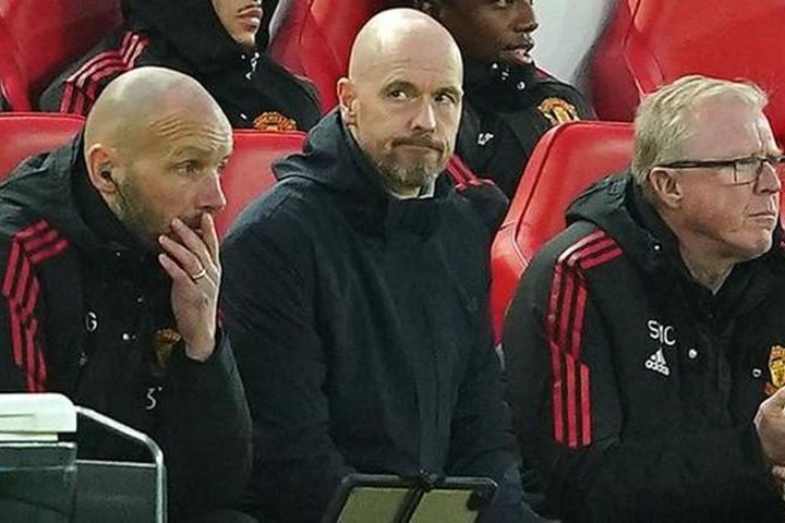 Ten Hag nói gì sau cơn ác mộng tồi tệ nhất tại Anfield?
