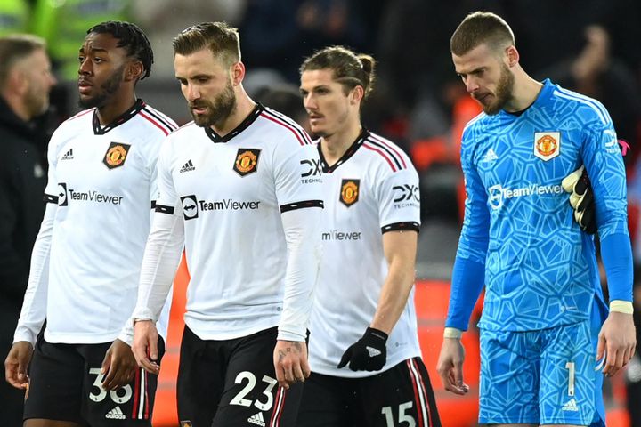 Thủ thành De Gea xin lỗi người hâm mộ sau trận cầu thảm họa