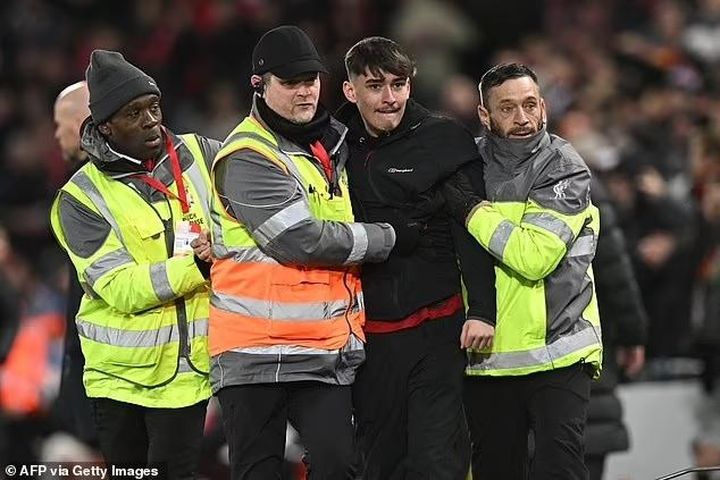 HLV Jurgen Klopp nổi cơn tam bành khi Liverpool đang dẫn trước 7-0