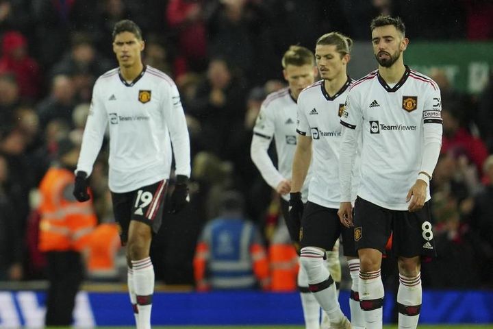 Raphael Varane hét đồng đội, yêu cầu chữa xấu hổ MU thua Liverpool