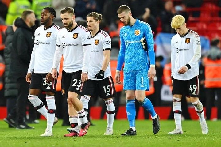 Sao MU đồng loạt xin lỗi sau trận thua Liverpool