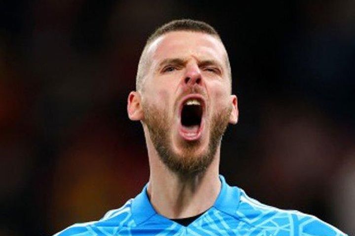 De Gea phải giảm lương, chịu thiệt thòi nếu ở lại Man United