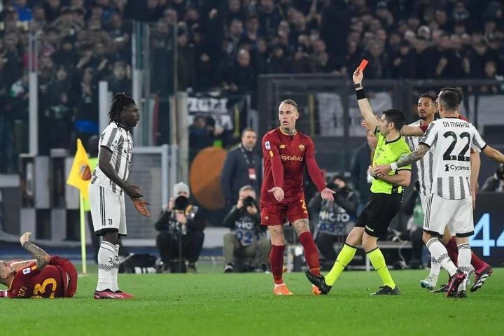 Hy hữu: Tiền đạo Juventus nhận thẻ đỏ chỉ sau 40 giây vào sân thay người