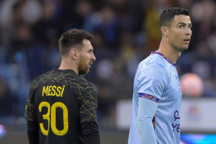 Ronaldo kiếm tiền ít hơn Messi