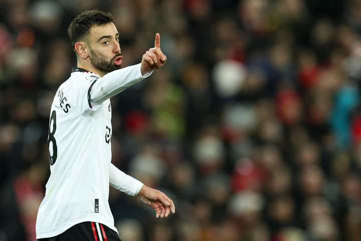 FA không phạt Bruno Fernandes vì đẩy trọng tài