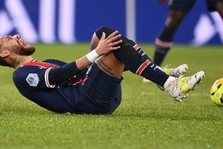 Neymar chính thức 'ngồi chơi xơi nước' đến hết mùa