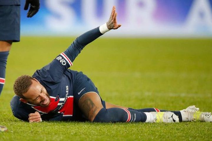 Neymar chính thức tạm biệt mùa 2022/23