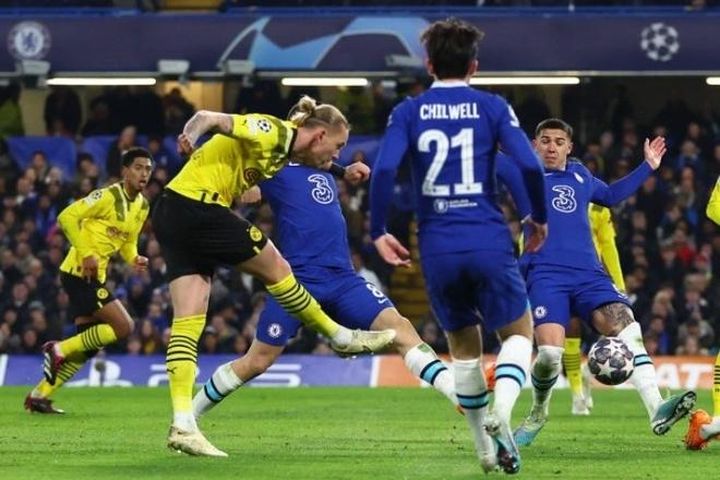 Sự cố trong trận thắng 2-0 của Chelsea trước Dortmund