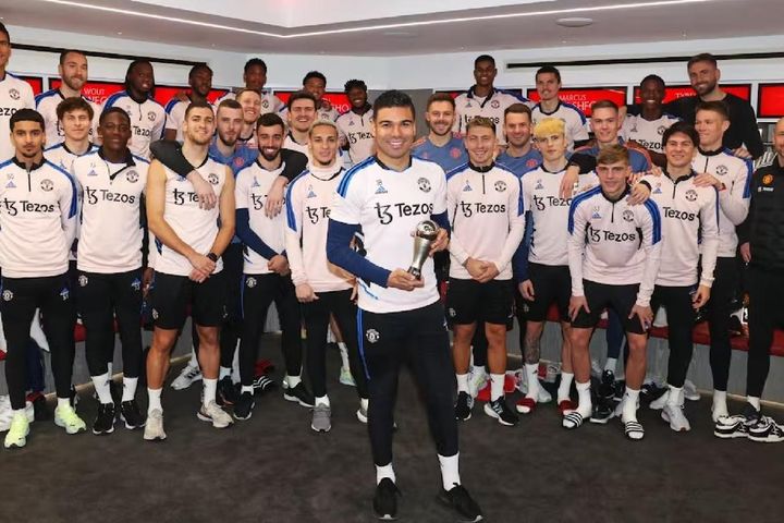 Các cầu thủ MU rôm rả bàn vô địch Premier League trước khi thua sốc