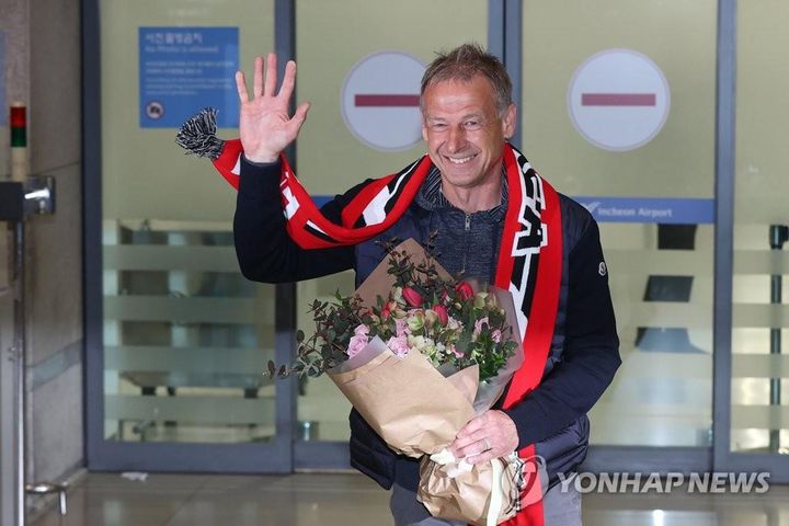 Huyền thoại Klinsmann bắt đầu đảm nhiệm huấn luyện viên ĐTQG Hàn Quốc